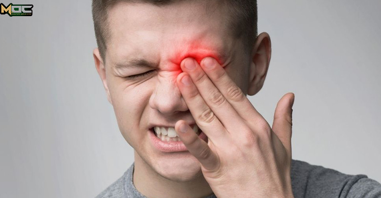 علت درد چشم موقع پلک زدن چیست