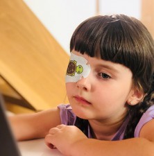 نشانه های تنبلی چشم در کودکان