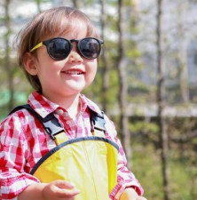 این 8 عادت مهم را برای سلامت چشم به کودکانتان بیاموزید